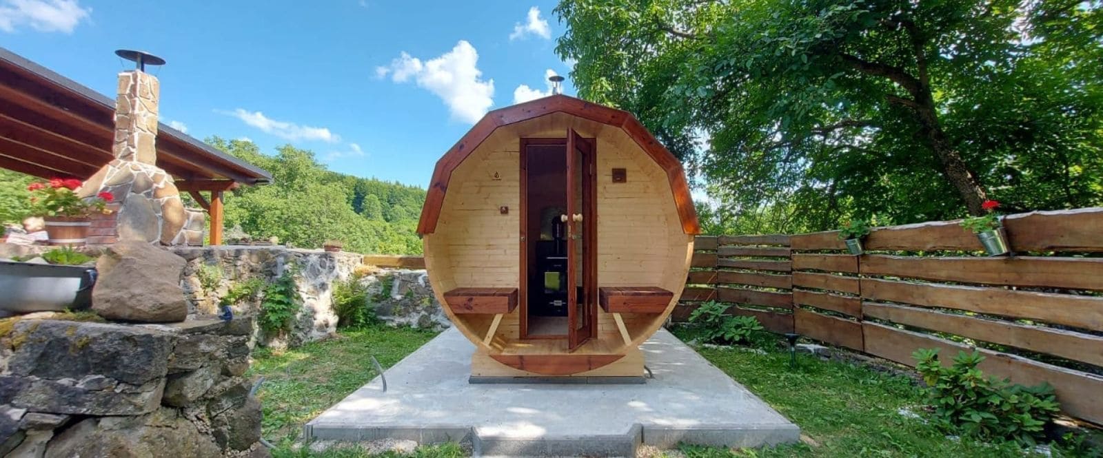 Záhradná sudová sauna
